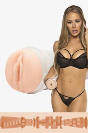 Fleshlight Nicole Aniston Fit - Erlebe mit der Fleshlight Vagina Nicole Aniston realistische Stimulation und intensives Vergnügen. SuperSkin-Material und ausgefeilte Fit-Struktur sorgen für authentische Momente.
