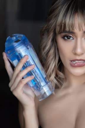 Masturbatoren / Taschenvagina / Taschenmuschi Fleshlight Flight Commander - Kompakte Fleshlight Vagina mit diskretem Design und individuell regulierbarem Saugeffekt. Hochwertiges SuperSkin-Material für intensive Stimulation unterwegs.