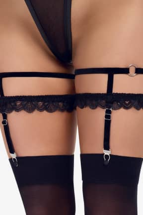 Dessous Cottelli Accessoires - Velvet And Lace Suspender Garters - Black - S/M - Samtweich mit zarter Spitze - für einen Look, der sofort Lust auf mehr macht. Verstellbare, abnehmbare Straps mit Metallclips halten Deine Strümpfe sicher in Position.