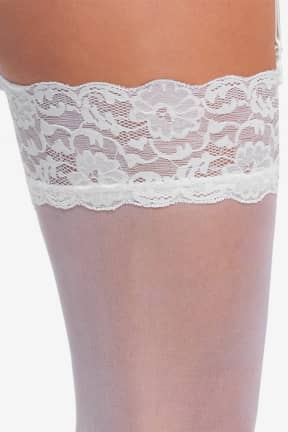 Dessous Cottelli Legwear - Stockings With Lace - White - L - Sicherer Halt ohne Strapse - dank 9 cm Spitzenabschluss mit Doppel-Silikon. Zartes 20 den Finish streckt optisch und fühlt sich herrlich leicht an.