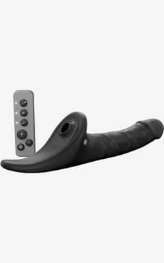 Strap-On-Me - Multi Orgasm Realistic Dildo - Black - M - Dieser Dildo sitzt sicher ohne Harness und verwöhnt Euch mit 3 Motoren nach Lust. Per Fernbedienung wählst Du 27 Kombis, wasserdicht und wiederaufladbar.