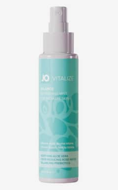 Alle System JO - Vitalize Balance Intimate Mist - 60ml - Neutralisiert Gerüche statt sie zu überdecken – pH-ausbalanciert, mit Prebiotika. Schnell trocknender Rosenspray mit Aloe & Vitamin E für frische, weiche Haut unterwegs.