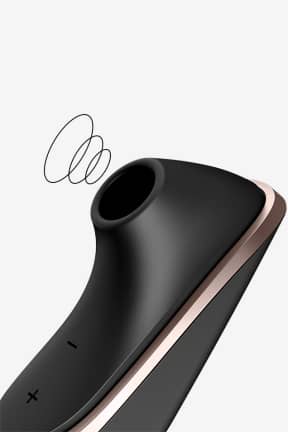 Sexleksaker för kvinnor Satisfyer Traveler - Black - Kontaktleichtes Air-Pulse-Flüstern trifft Dich punktgenau - mit 11 Intensitäten. Kompakt, wasserdicht und mit Magnetkappe ready für unterwegs - leise, hygienisch, aufladbar.