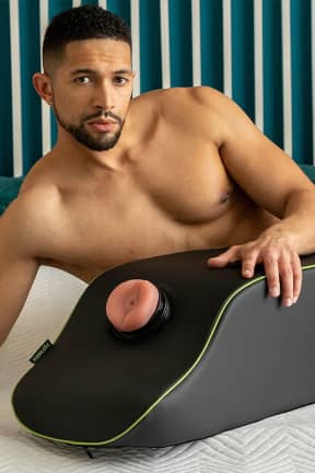 Alle Liberator - Fleshlight on a mission - Freihändig genießen mit stabilem Keil für realistische Missionars-Position und mehr Ausdauer. Pflegeleichtes Kunstleder, rutschfest und diskret – passt zu vielen Full-Size-Casings.