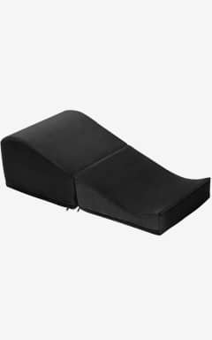 Alle Liberator - Flip Ramp - Sieht aus wie ein stilvoller Hocker, klappt auf zur stabilen Rampe für mehr Komfort. Bis 272 kg tragfähig, mit abnehm- und waschbarem Bezug plus Nässeschutz innen.