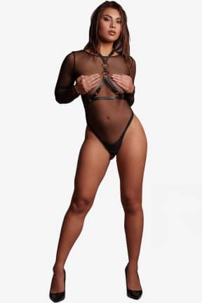 Dessous Le Désir - Lexy - Harness and Mesh Body - One Size - Black - Freche Harness-Träger treffen auf zartes Mesh - für einen Look, der Dich umhüllt. Stretchig in One Size, betont Deine Kurven und zeigt genau genug, um zu reizen.
