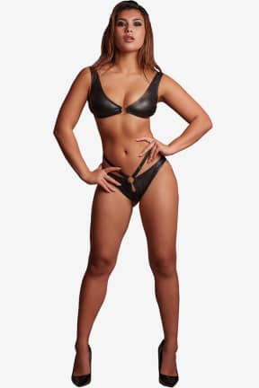 Alle Le Désir - Mollie - PVC Crotchless Panty and Scoop Neck Top - One Size - Black - Glänzender PVC-Look, der sofort ins Auge fällt und Dich mutig fühlen lässt. Offener Schritt für direkten Zugang - wann immer Du willst.